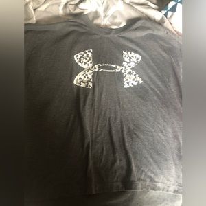 UNDER ARMOR workout shirt